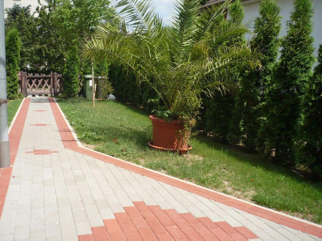 Vonkajšia záhrada v ubytovaní Holiday home in Fonyod/Balaton 18626