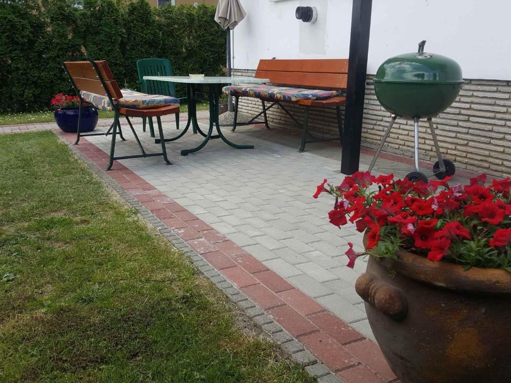 Vonkajšia záhrada v ubytovaní Holiday home in Fonyod/Balaton 18626