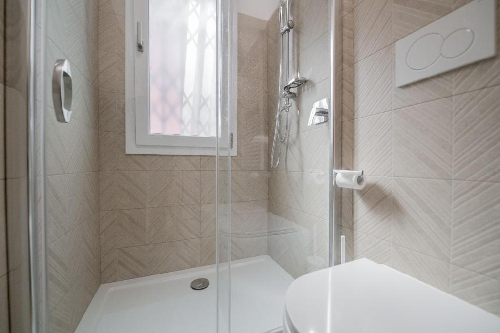 A bathroom at Realkasa La Pigna Flat