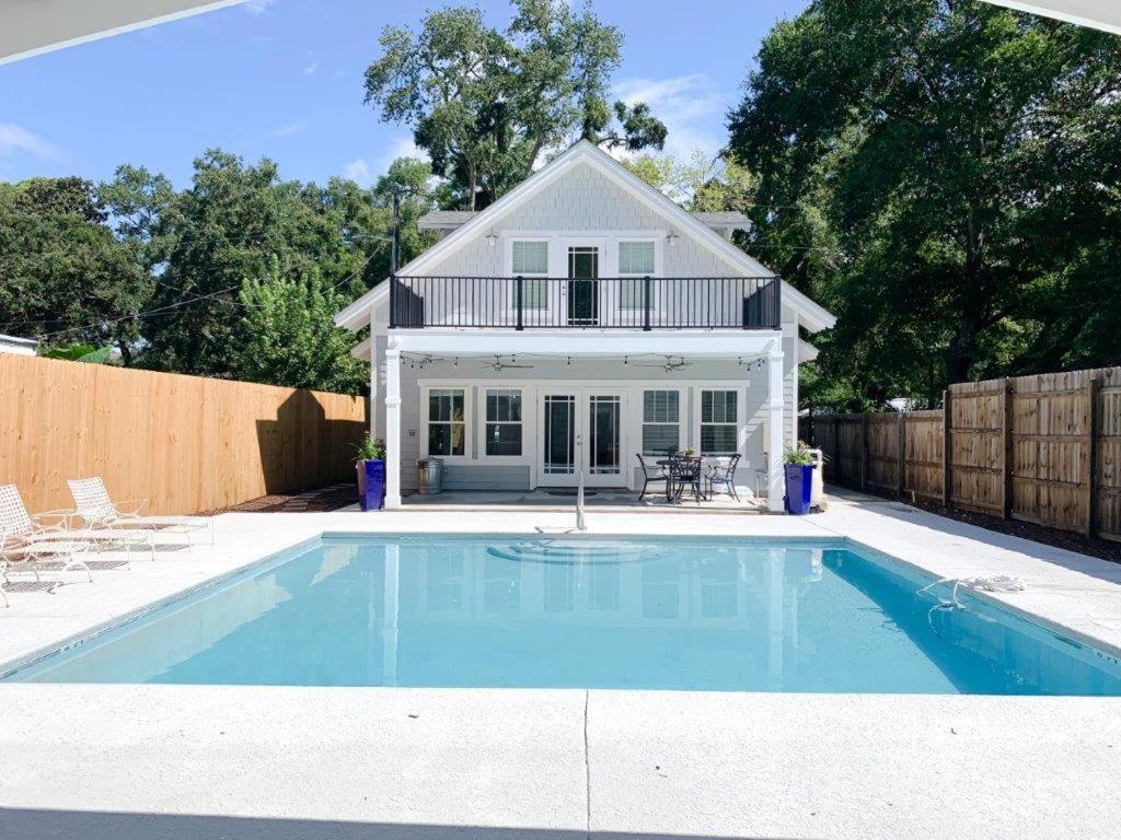 Bazén v ubytování Ava Mae Cottage - 642 Cummings Lane nebo v jeho okolí