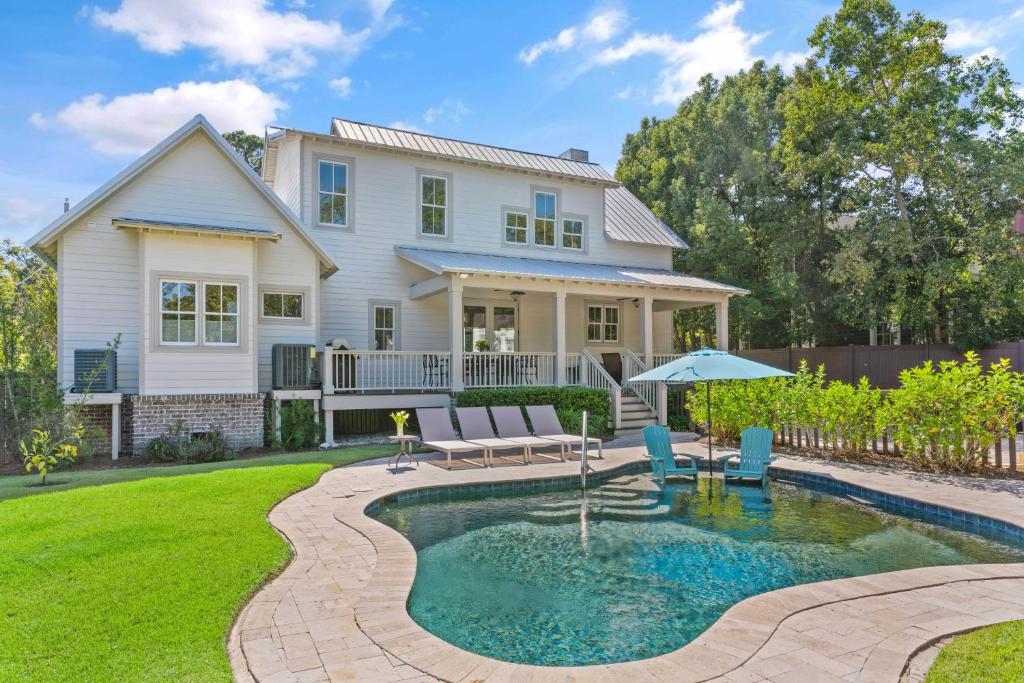 Bazén v ubytování Stollaway Retreat - 525 Bartow nebo v jeho okolí