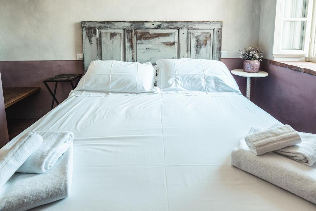 Postel nebo postele na pokoji v ubytování Borgo dei Gatti Albergo Diffuso & spa