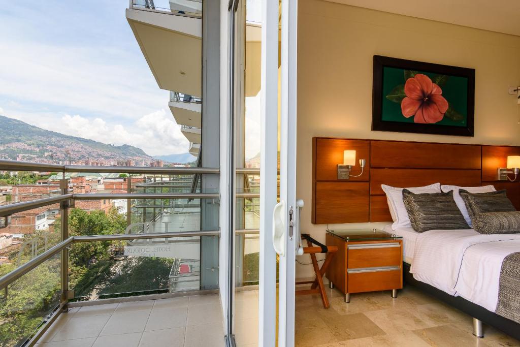 Nespecifikovaný výhled na hory nebo výhled na hory při pohledu z hotelu