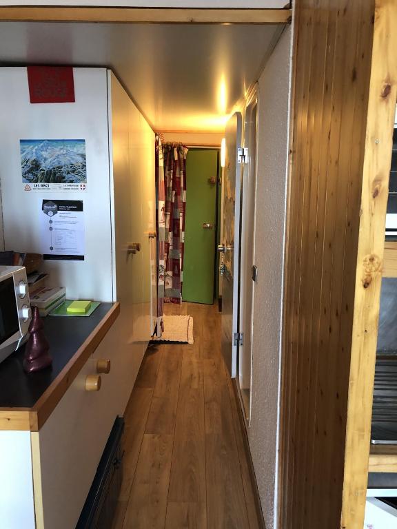Kuchyňa alebo kuchynka v ubytovaní Appartement La Marmotte, Arc 2000