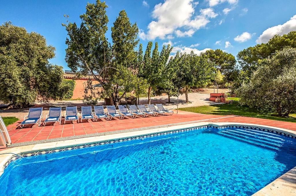 Bazén v ubytovaní Catalunya Casas Country Chateau for 22 persons - close to Sitges! alebo v jeho blízkosti