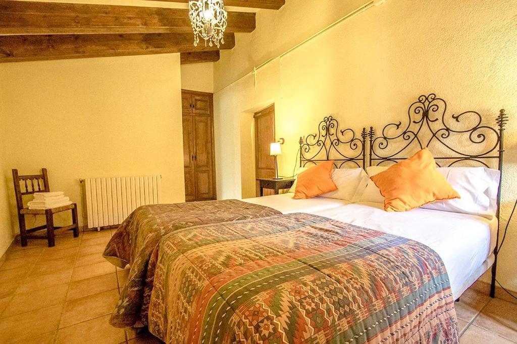 Posteľ alebo postele v izbe v ubytovaní Catalunya Casas Country Chateau for 22 persons - close to Sitges!