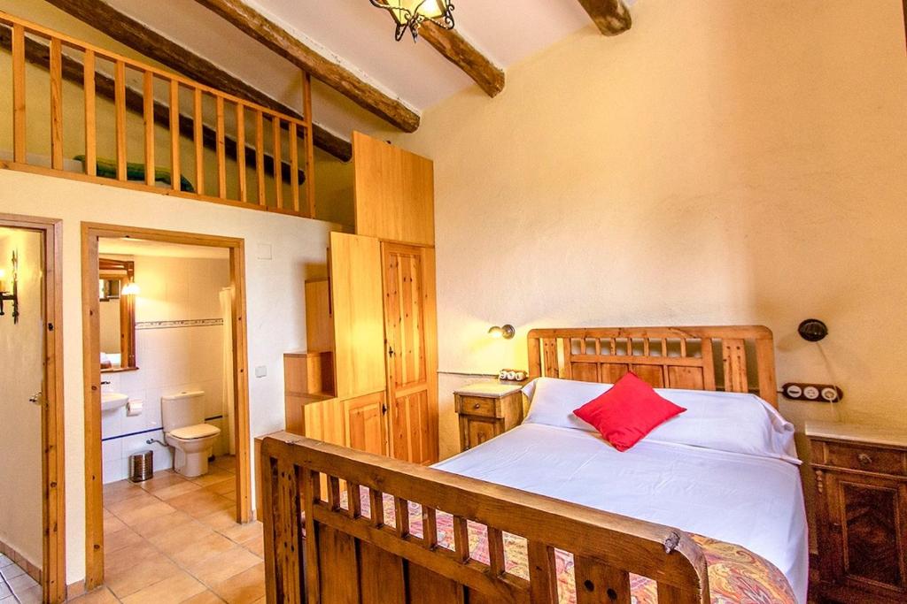 Posteľ alebo postele v izbe v ubytovaní Catalunya Casas Country Chateau for 22 persons - close to Sitges!