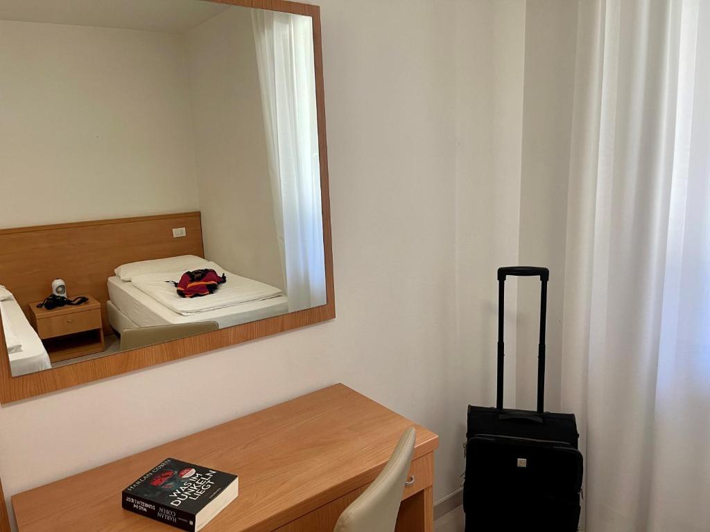 Postel nebo postele na pokoji v ubytování Hotel Garden Arco
