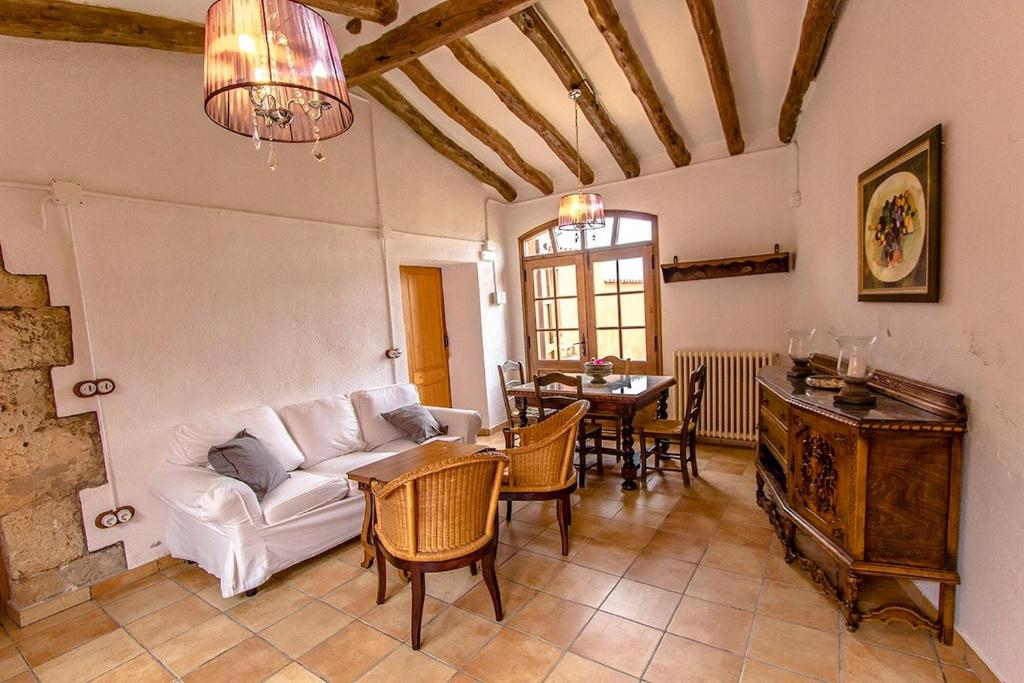 Posedenie v ubytovaní Catalunya Casas Country Chateau for 22 persons - close to Sitges!