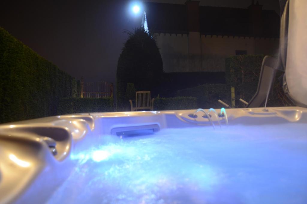 Bazén v ubytování Boeckhaege vakantiewoning nebo v jeho okolí