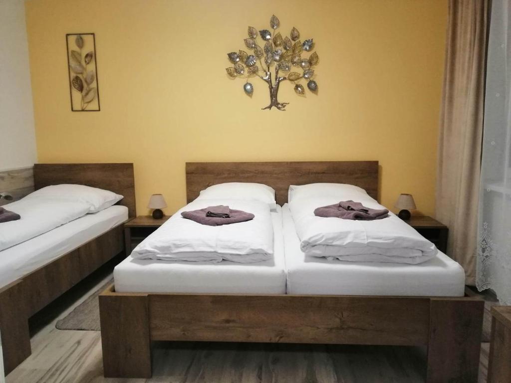 Postel nebo postele na pokoji v ubytování Apartmán West