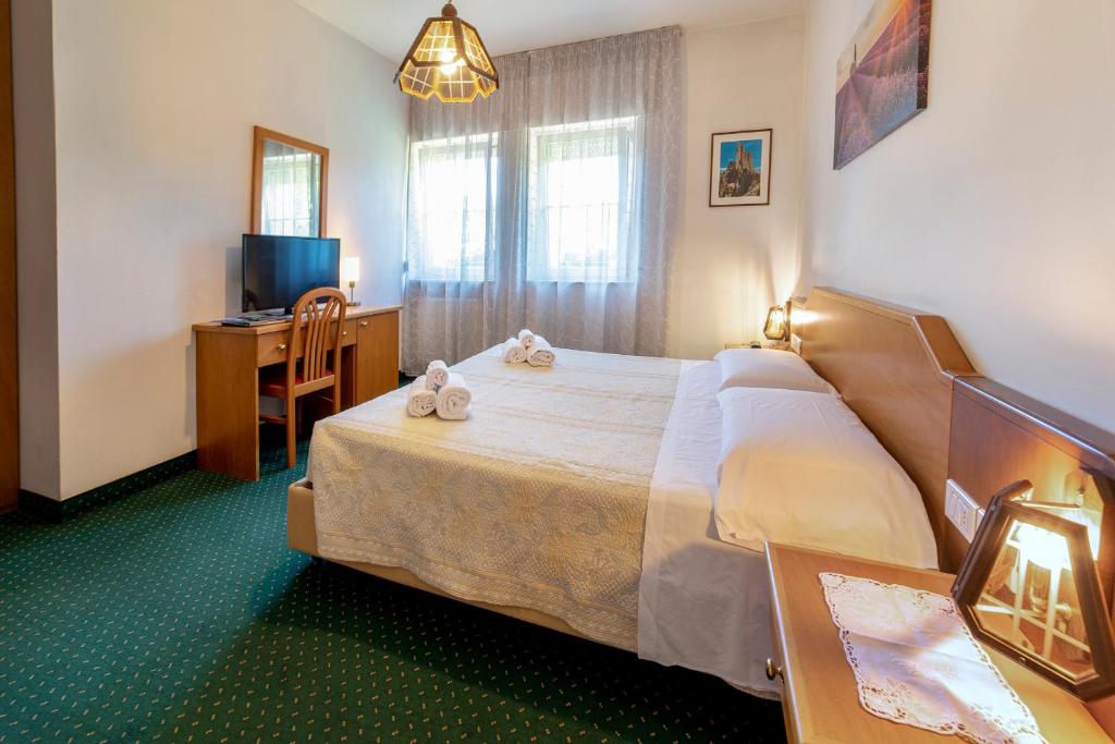 Postel nebo postele na pokoji v ubytování Hotel Ristorante Sagittario