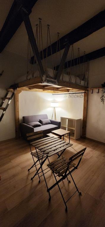 a living room with a couch and a table at Studio au coeur de Marseille in Marseille