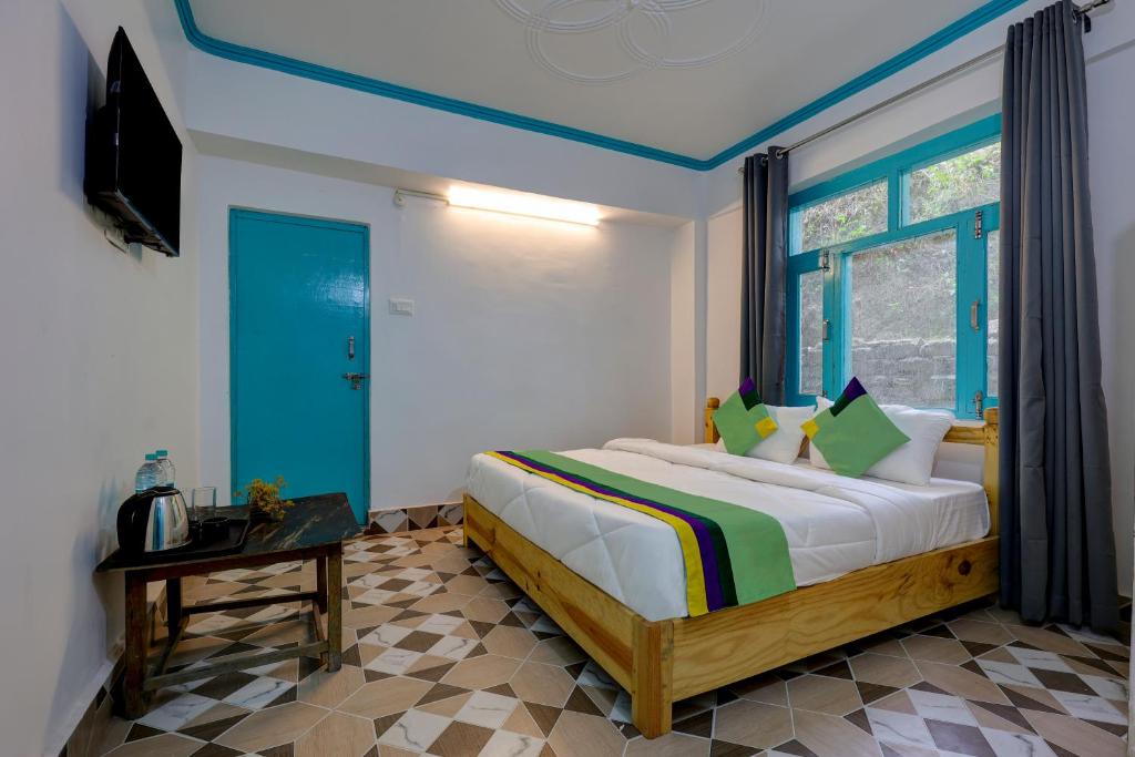 Gulta vai gultas numurā naktsmītnē Treebo Trend Kasar Inn With Mountain View