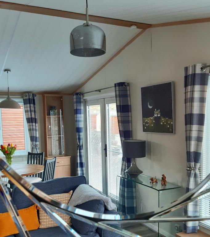 TV a/nebo společenská místnost v ubytování Sycamore Lodge Auchterarder