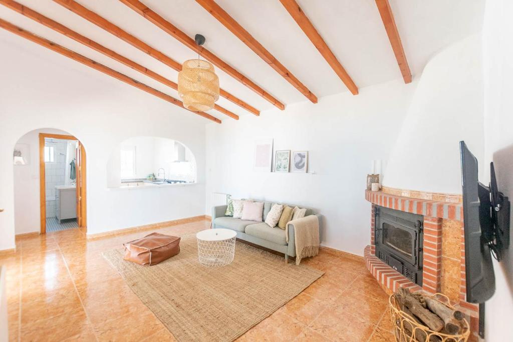 TV a/nebo společenská místnost v ubytování VillaVista mit Meerblick und privatem Pool