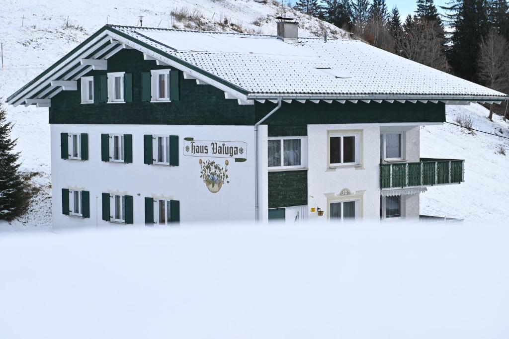 Haus Valuga during the winter