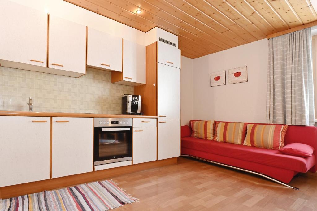 A kitchen or kitchenette at Haus Valuga