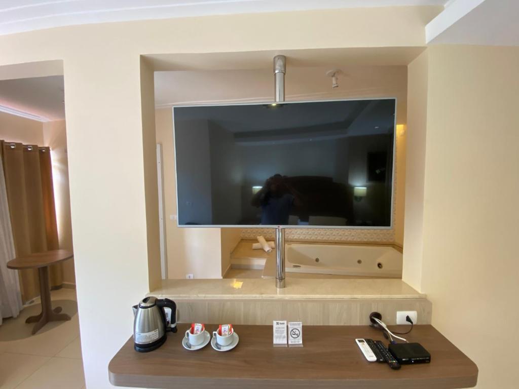 Příslušenství pro přípravu čaje a kávy v ubytování Kanoa Hotel