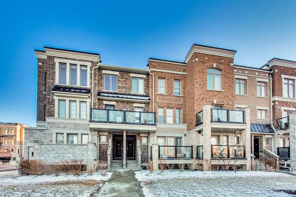 Townhouse on Sheppard Ave