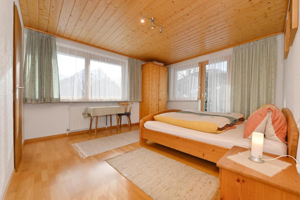 A bed or beds in a room at Haus Valuga