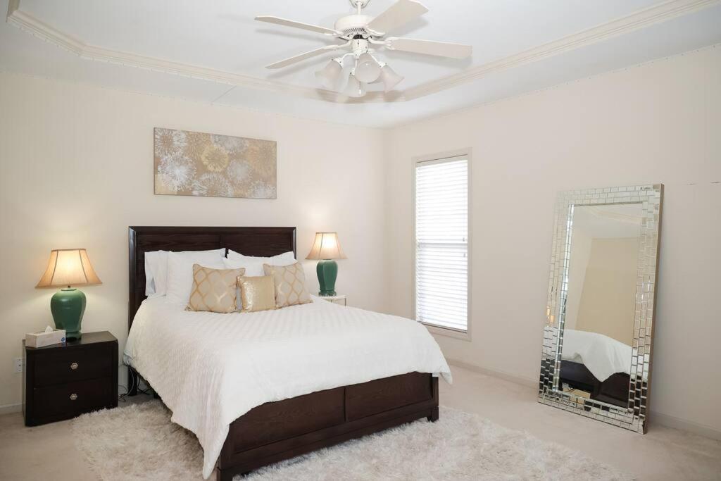 Spacious 4Bedroom Home with Private Backyard, Johnsonville