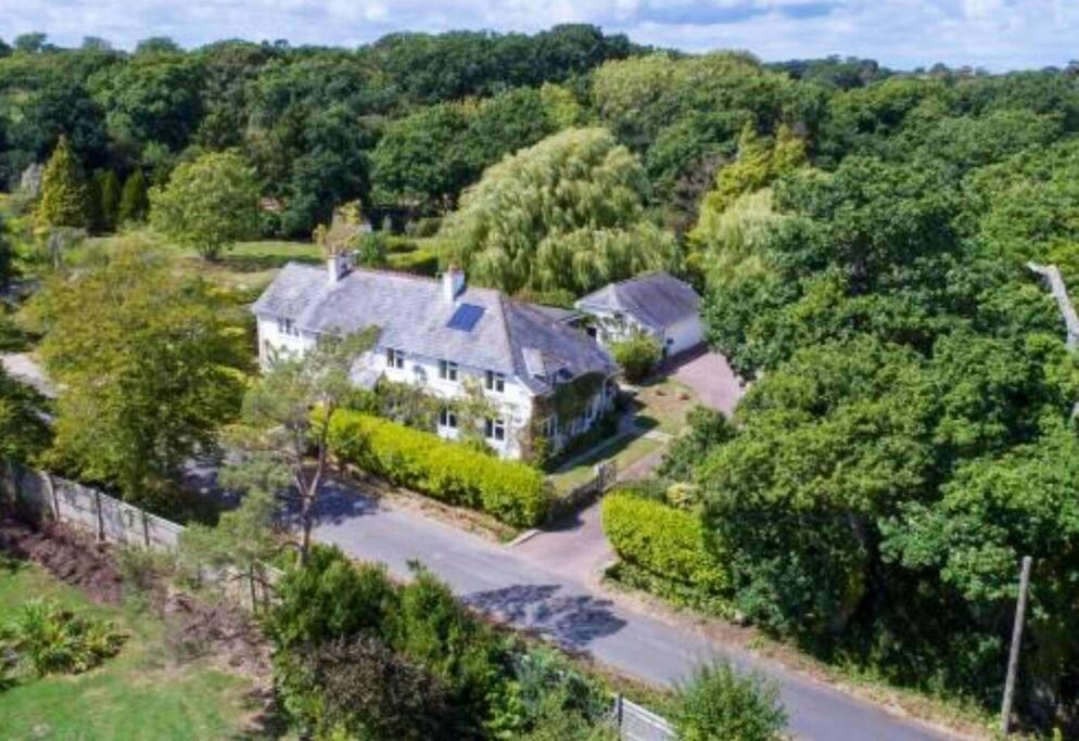 Гледка от птичи поглед на Seaside Spacious Cosy Cottage On The Edge Of The New Forest