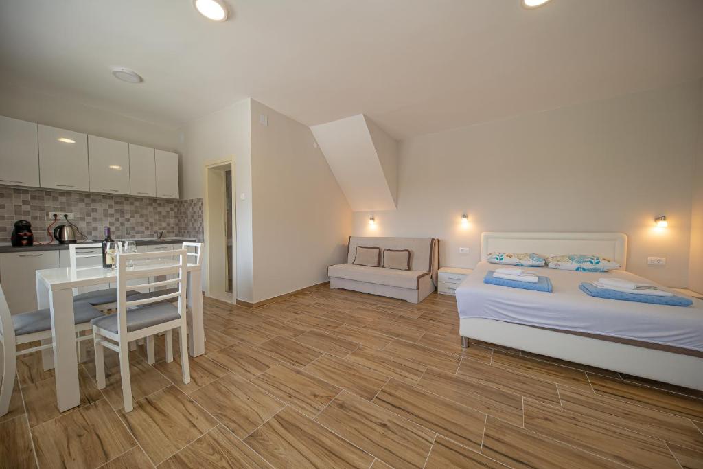Apartments Vjera Petrovac - Studio