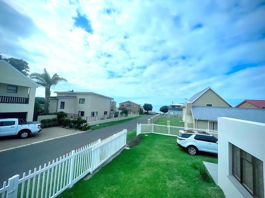 Sea Studio with lovely +solar lights, Kleinmond (updated