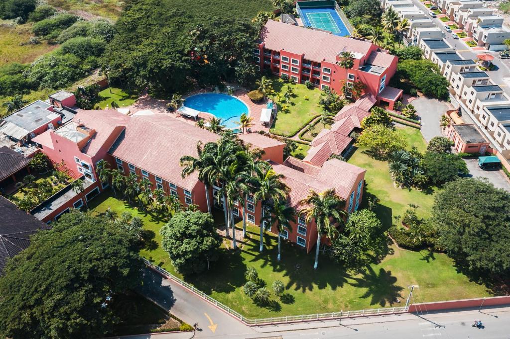 an aerial view of a house with a pool at Oro Verde Machala in Machala