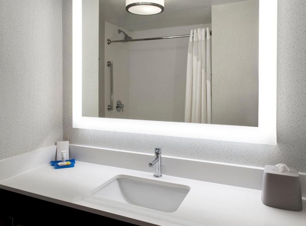 Holiday Inn Express Great Barrington by IHG photo