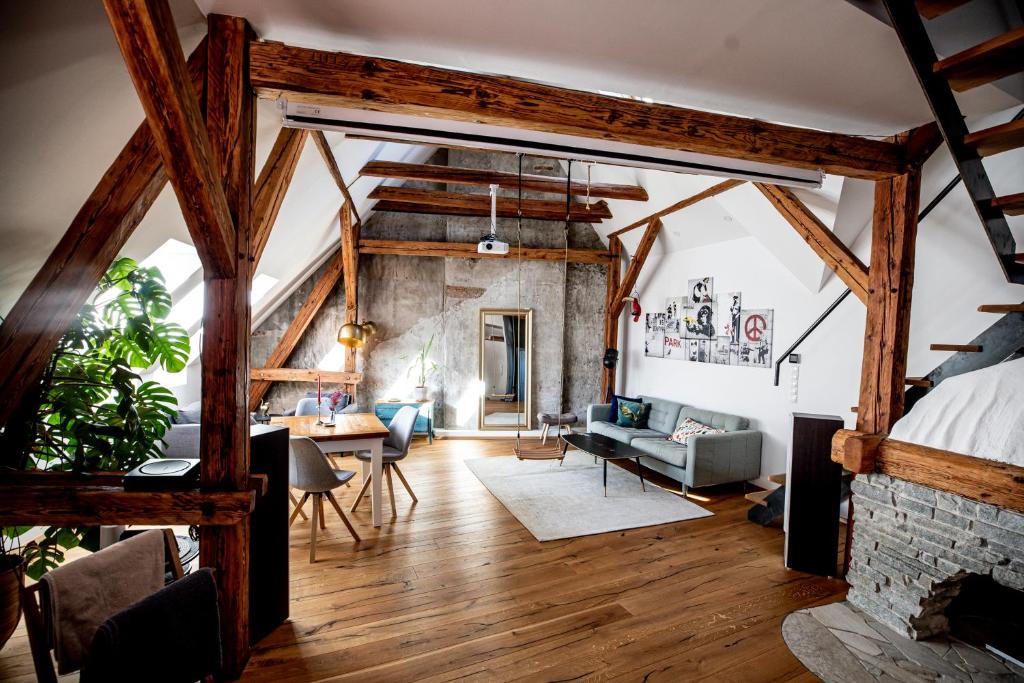 a living room with wooden beams at Studio Loft Murau - im Herzen der Altstadt in Murau