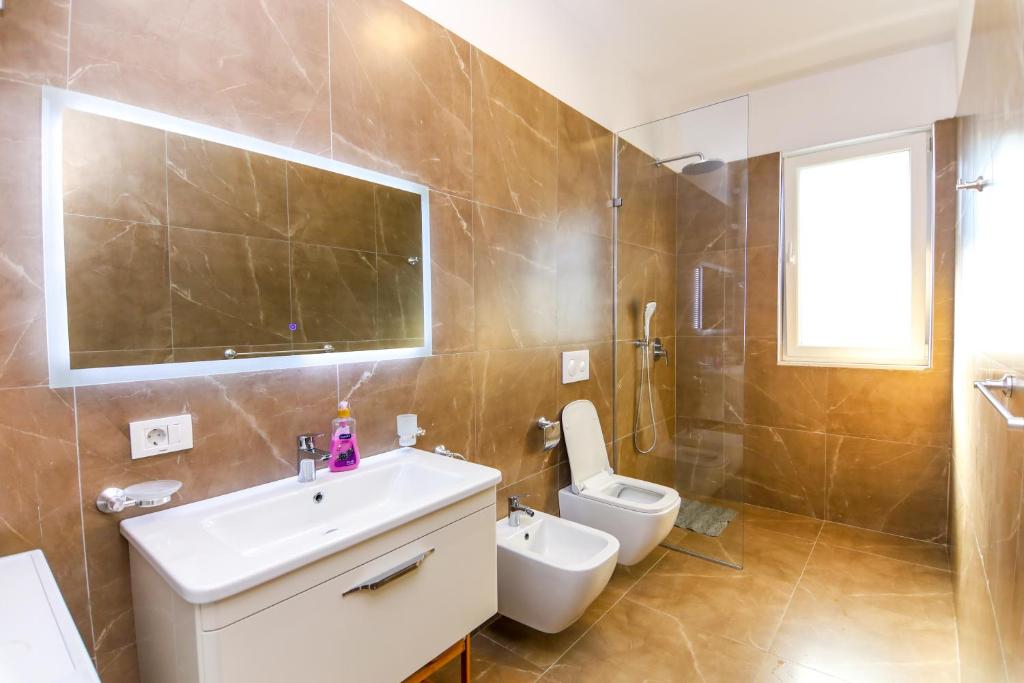 Luxury Apartment Tirana City Center - Image 8