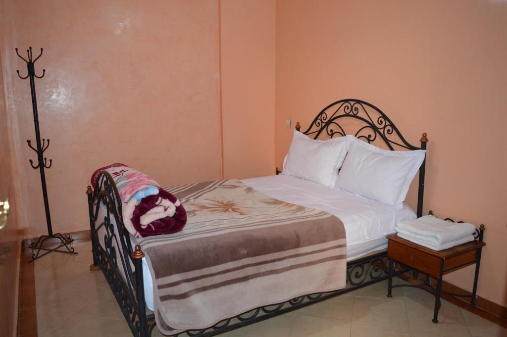 Postel nebo postele na pokoji v ubytování Hotel salem leksor