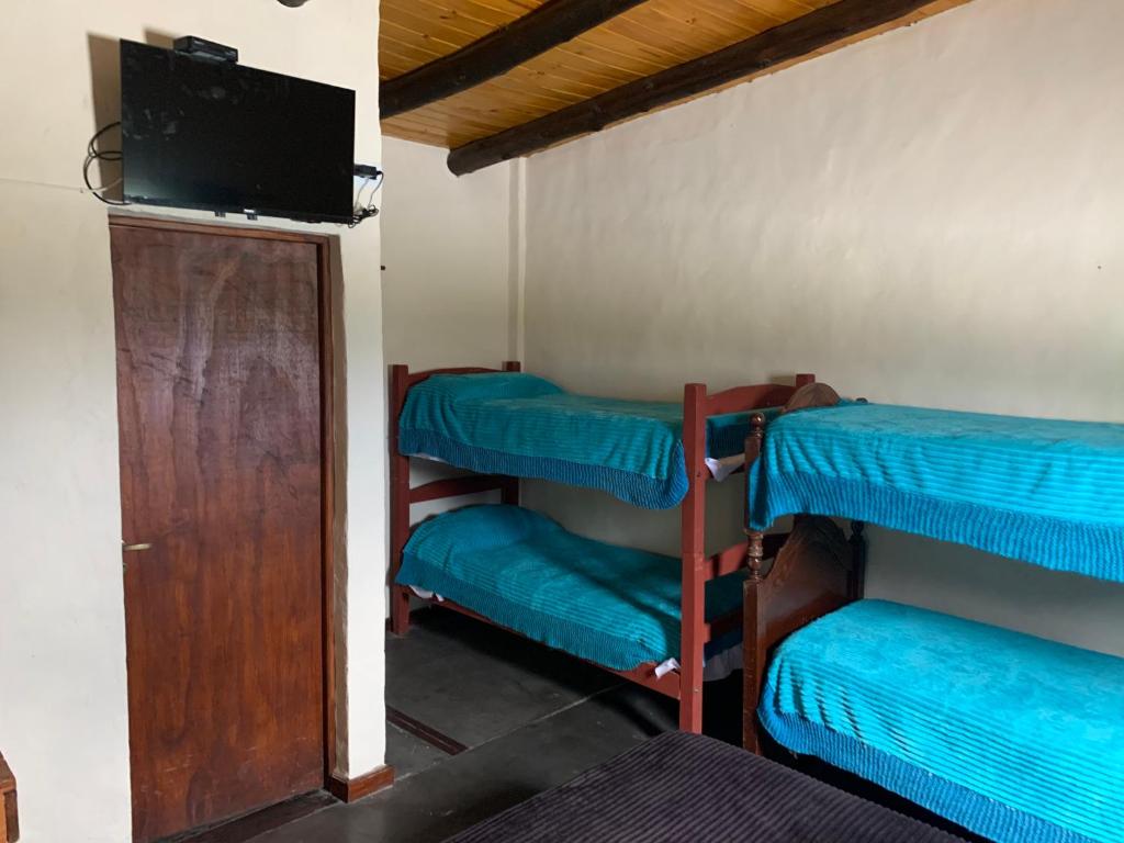 TV a/nebo společenská místnost v ubytování HOSTAL ISABELLA