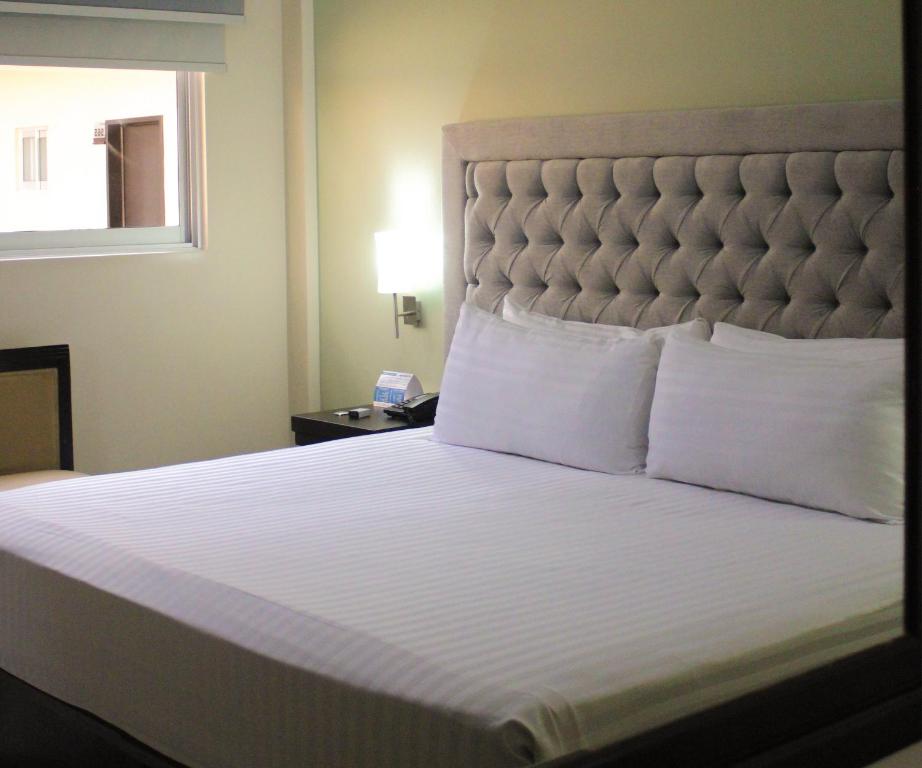 Postel nebo postele na pokoji v ubytování Hotel Mirage