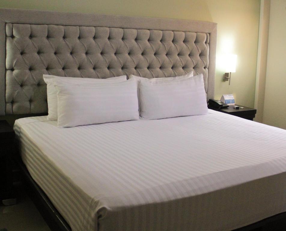Postel nebo postele na pokoji v ubytování Hotel Mirage