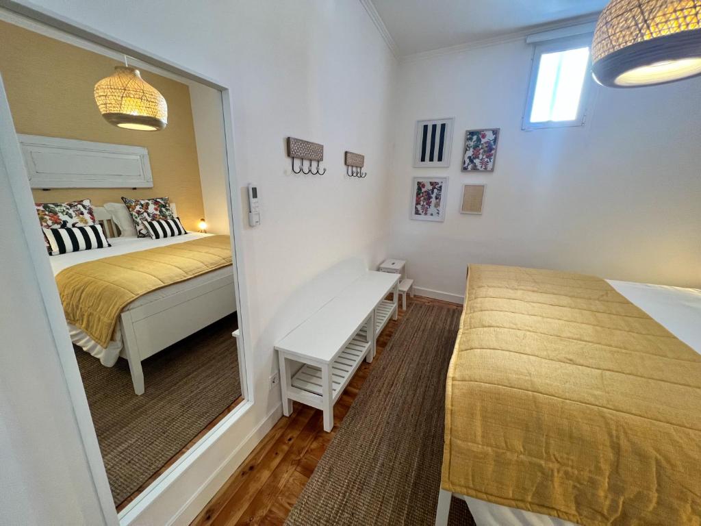Postel nebo postele na pokoji v ubytování Madre de Deus, 5 - Terrace