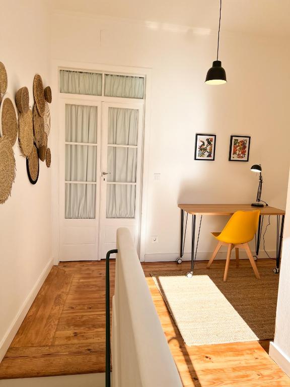 Postel nebo postele na pokoji v ubytování Madre de Deus, 5 - Terrace