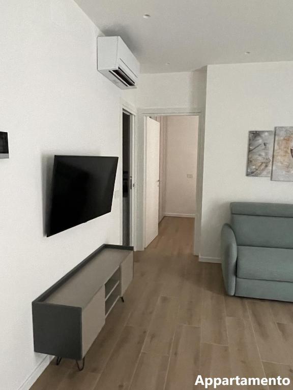 Televízia a/alebo spoločenská miestnosť v ubytovaní Casa di Cìì