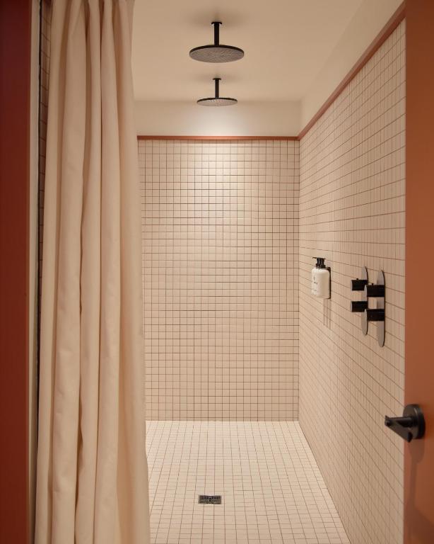 Ace Hotel Toronto - Resim 38