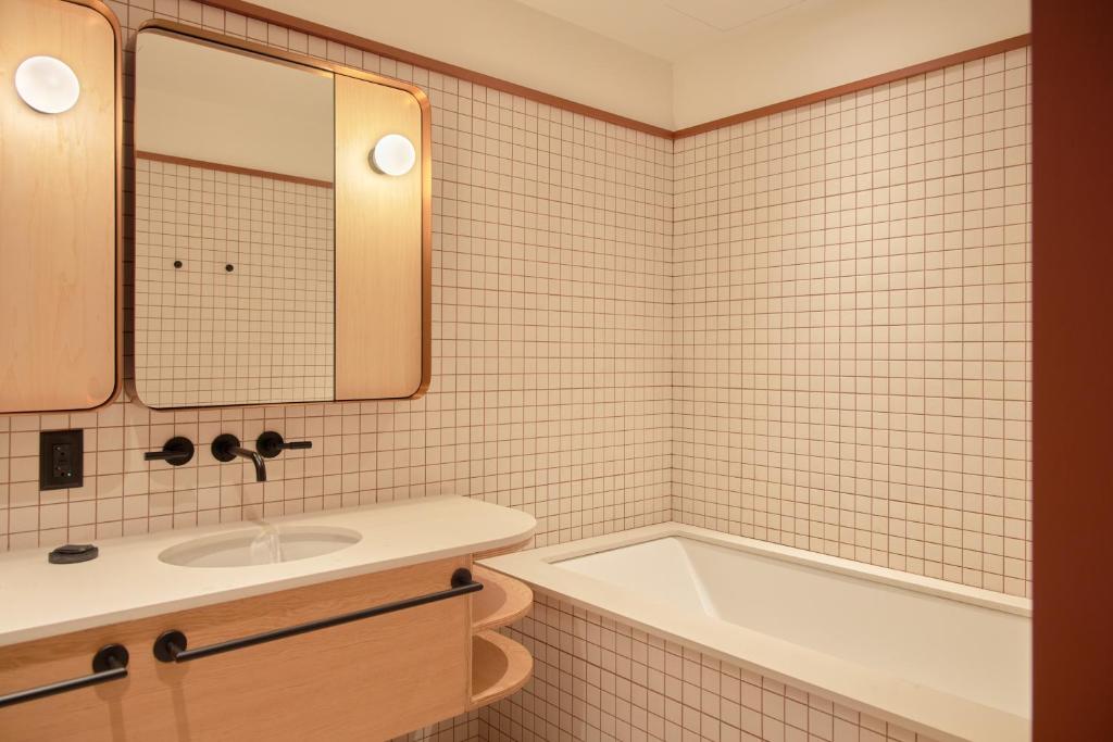 Ace Hotel Toronto - Resim 39