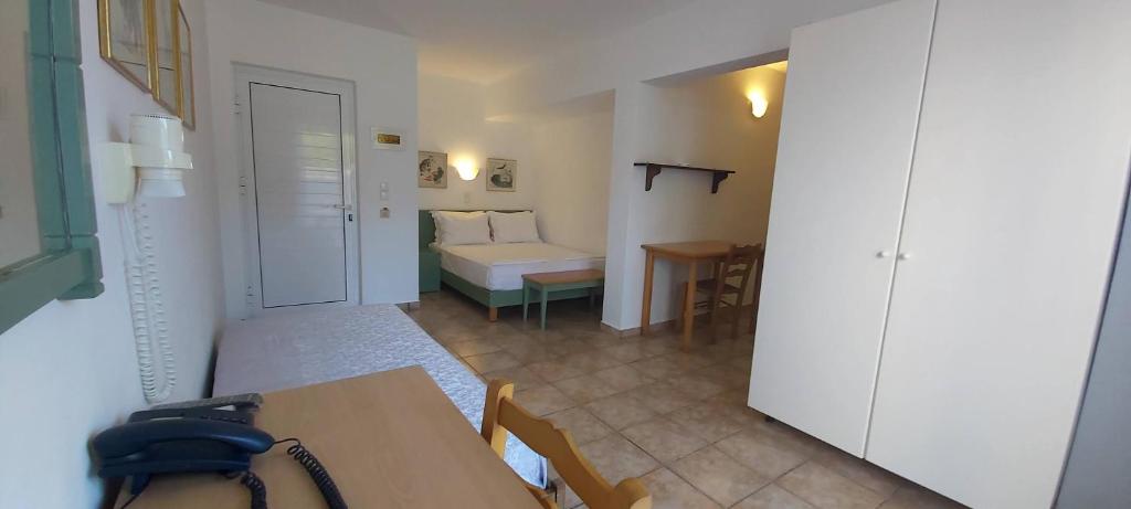 Postel nebo postele na pokoji v ubytování Andromeda Hotel Apartments