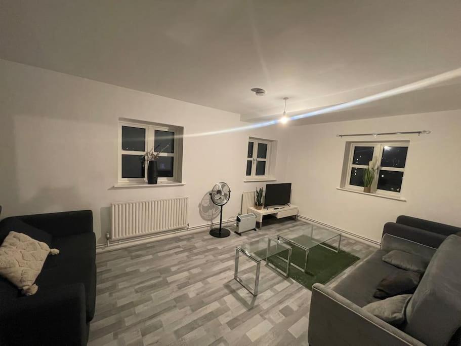 Lovely Spacious Entire 1 Bedroom Apartment - NEW MANAGEMENT
