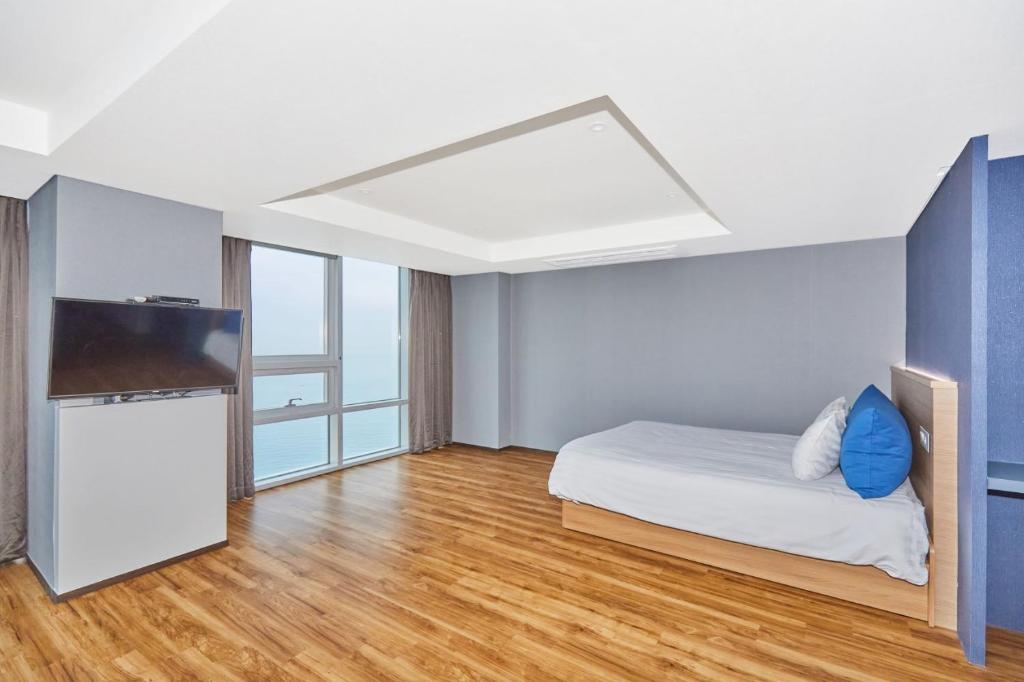 Postel nebo postele na pokoji v ubytování Kolon Seacloud Hotel