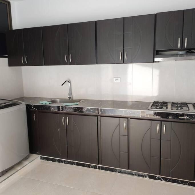 Kuchyň nebo kuchyňský kout v ubytování lujoso apartamento