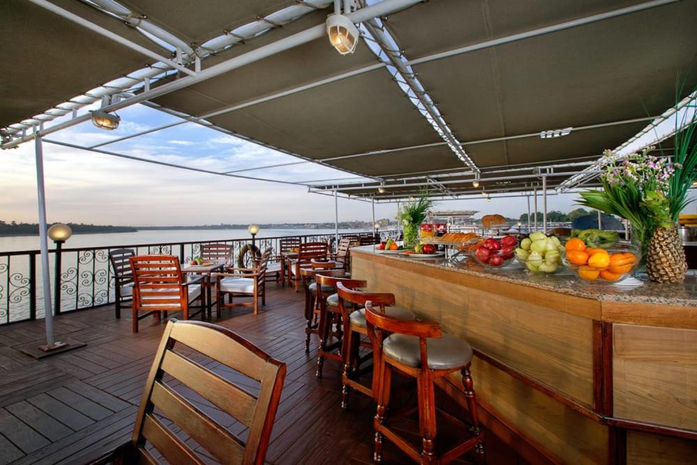 Balkón nebo terasa v ubytování Nile Cruise 3 nights From Aswan to Luxor Every Friday, Monday and Wednesday with tours