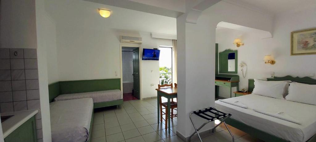 Postel nebo postele na pokoji v ubytování Andromeda Hotel Apartments