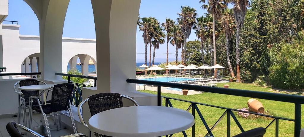 Bazén v ubytování Andromeda Hotel Apartments nebo v jeho okolí