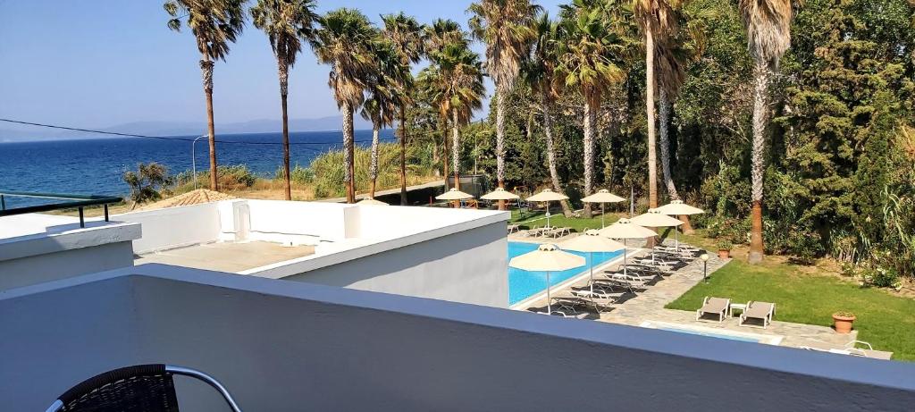Bazén v ubytování Andromeda Hotel Apartments nebo v jeho okolí